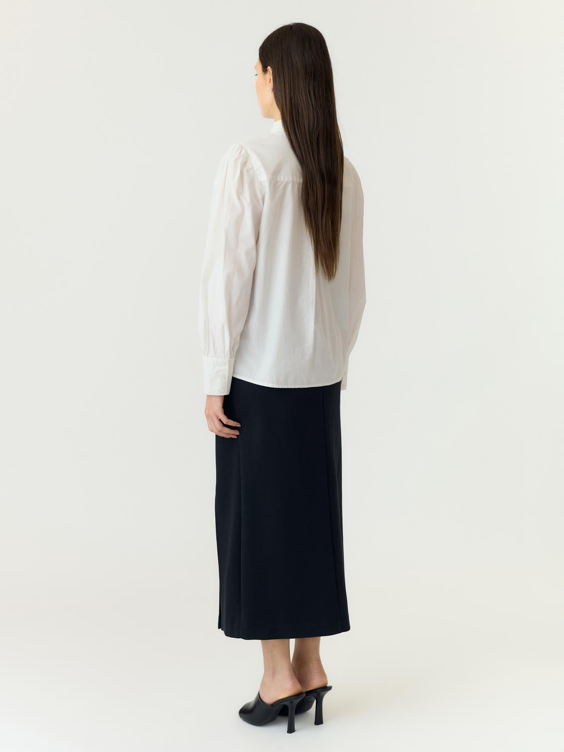 model_shot-back